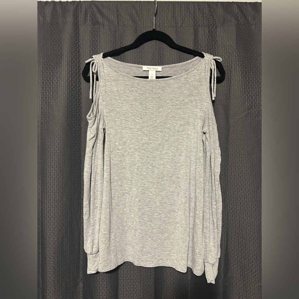White House Black Market Women’s Open Shoulder Gray Long-Sleeves Tee Size Small